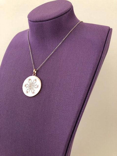 DeLila® Schmuck Vertrauen Anhänger + Kette Roségold | Stärke dein Wurzelchakra & finde innere Ruhe, Ausgeglichenheit & tiefe Verbundenheit