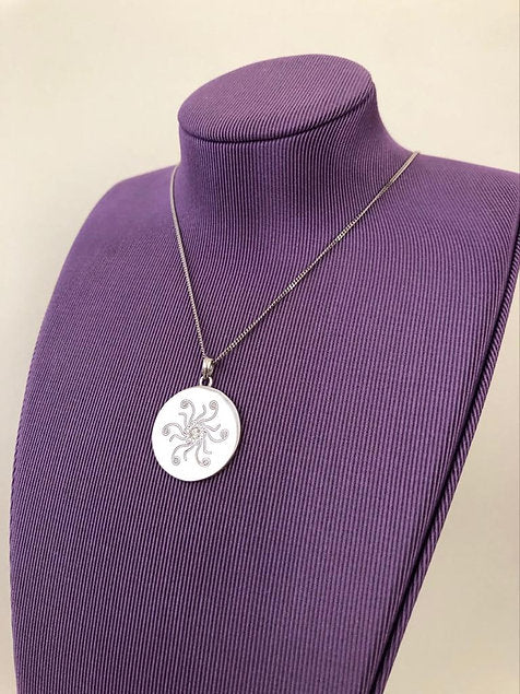DeLila® Schmuck Vertrauen Anhänger + Kette Silber | Stärke dein Wurzelchakra & finde innere Ruhe , Ausgeglichenheit & tiefe Verbundenheit